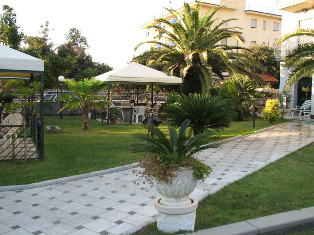 Hotel Smeraldo Lido di Camaiore Exterior foto