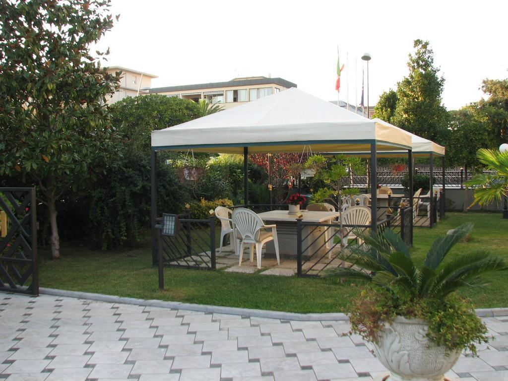 Hotel Smeraldo Lido di Camaiore Exterior foto